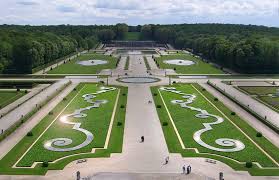 Le Parterre De Buis Du Chateau De Vaux Le Vicomte Est Mort Vive Le Nouveau Parterre Les Plus Beaux Jardins De France