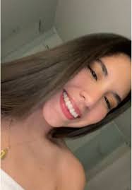 Elizabeth Arbelaez's Instagram, Twitter & Facebook