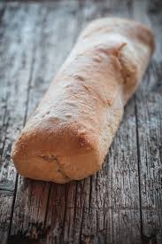 Verschiedene lebensmittel sind sehr hilfreich, um den magen zu beruhigen, entzündungen zu lindern und die darmflora wiederherzustellen. Weissbrot Mit Langer Teigruhe Mann Backt