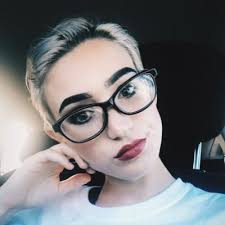 Lisa Woomer (@LisaSuperficial)