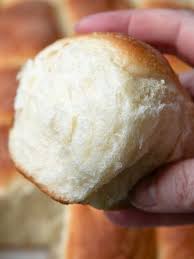 Soft Fluffy Vegan Dinner Rolls That Everyone Will Love Recipe In 2020 Vegan Dinner Rolls Dinner Rolls Vegan Dinners
