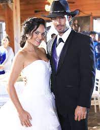 Arturo y sofía la historia en fotos eres mi reina completa con letras. Arturo Y Sofia Tierradereyes Tierra De Reyes Susurradores Wedding Dresses Mermaid Wedding Dress Sleeveless Wedding Dress