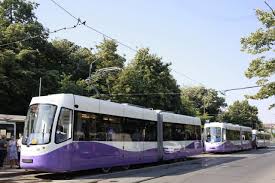 Mijloacele de transport terestre sunt rutiere (pe sosele) sau feroviare (pe sine de cale ferata).prima revolutie in domeniul transporturilor a. Mai Multe Mijloace De Transport Vor Circula Pe Trasee Deviate In Weekend La TimiÈ™oara Care Este Motivul