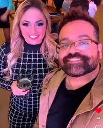 E hoje é o dia do meu melhor amigo. O irmão que Deus me deu . Feliz somos  nós por ter vc aqui com a gente , dividindo histórias , conquistas e