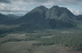 Bulusan Volcano Philippines Mount Jormajan A Large Lava Dome On The East Side Of Bulusan Volcano Was Constructed At The Volcano Photos Volcano Lava Dome