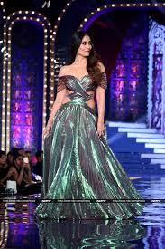 Runway Takeover By Kareena Kapoor At Lakme Fashion Week Lakme Fashion Week Fashion Indian Bollywood Actress