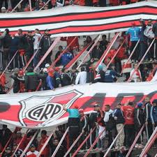 La interna de la barra de river en medio de un evento multitudinario hacen que las medidas de seguridad se extremen. Diego Santilli Pidio Identificar A Quienes Tiraron Piedras O Botellazos Al Micro De Boca