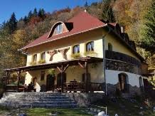 Iar dacă vă alegeți cazare în râșnov puteți profita de această ambianță, de plimbări printre vechi clădiri și de puteți achiziționa servicii turistice cu vouchere de vacanță sau în 6 rate fără dobândă. Cazare Rasnov Tichete Vacanta Edenred Pensiuni In Natura