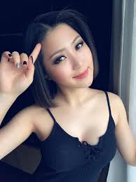 Cô kể khi mới ra hà nội học cách đây nhiều năm, cô phải ở trọ cùng chị em trong căn phòng chật chội, được ba mẹ chu cấp 2,5 triệu đồng mỗi tháng. 3 NÄƒm Sau Ä'Äƒng Quang The Voice HÆ°Æ¡ng Tram Sexy Kho Tin