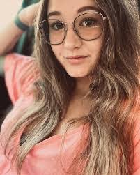 Lauren Lerch's Instagram, Twitter & Facebook