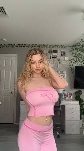 Kira Pregiato on X: pink fit to match my…. 😜 t.cohzY8T1eOFc  X