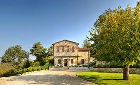 Villa Mediterraneenne En Ombrie Italie Entre Tradition Et Modernite Maison Toscane Ombrie Italie Villa Italie