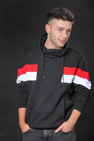 Con el streaming de música en deezer, podrás descubrir más de 73 millones de canciones, crear tus propias playlists y compartir tus canciones. Jan Bendig Nazyvaji Me Romskym Princem Musicserver Cz