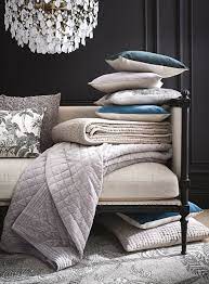 Le coussin velours 50x50 est disponible dans d'autres coloris. Coussin En Velours Vert Emeraude 45x45 Maisons Du Monde