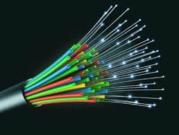 El peso del cable de fibra óptica es muy inferior al de los cables metálicos, capaz de llevar un gran número de señales. O Tehnologie De Conectare Prin FibrÄ OpticÄ Conexiune Prin Cablu