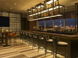 ثلاث وجهات بإطلالات خلابة على ربوع دبي لاحتساء ألذ المشروبات