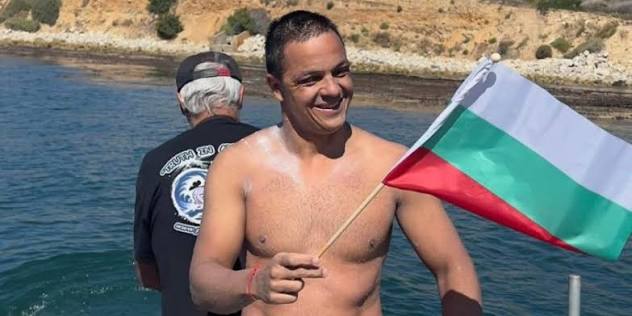 Таралеж - Цанко Цанков покори Ламанша и влезе в историята на българското  плуване👇 https://taralej.bg/n/47622