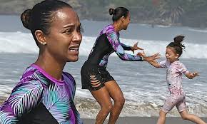 Последние твиты от zoe saldana (@zoesaldana). Zoe Saldana Keeps Cool By Splashing Around In Malibu Surf While Enjoying Family Day At The Beach Daily Mail Online