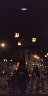 Pelita panjut yang disusun hias menampakkan tulisan raya kl je bagi memeriahkan suasana malam hari raya aidilfitri ketika tinjauan lensa malaysia gazette di kuarters jkr batu 4 1/2 sungai besi, kuala lumpur. 15 Ide Suasana Malam Malam Pose Prewedding Pose Pasangan Pengantin