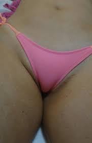 Loira tetuda somente de calcinha - fotos caiu na net