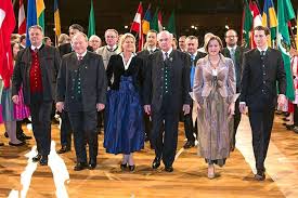 Between 2003 and 2011 and again since 2016 she has been a member of the government (landesrätin) of lower austria and between 2011 and 2016 she was austria's minister of the interior. Regionalitat Im Vordergrund