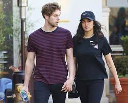 If you know more about this please. Luke Hemmings Sierra Deaton Age