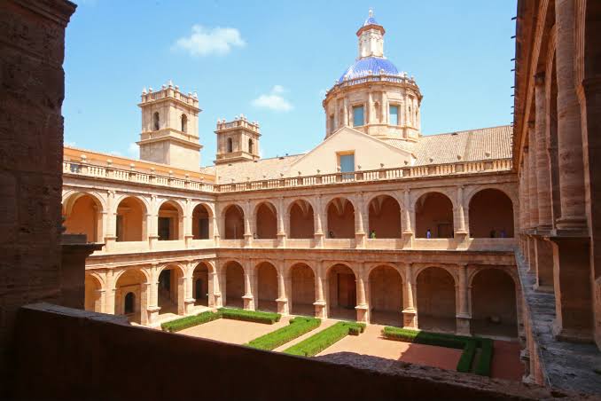 Monasterio de San Miguel de los Reyes: Historia y Arte Fuera del Centro