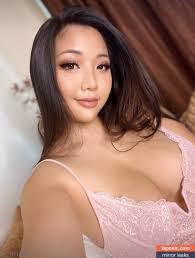 r_e_n_d_e_l__ aka numi_r_free Оголені зливи OnlyFans - Faponic