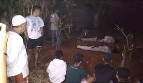 Terlihat beberapa orang mengenakan seragam front pembela islam dan pemuda pancasila. Kubur Archives Mynewshub