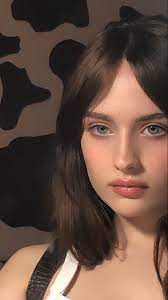 Curtain Bangs Green Eyes Natural Makeup Brown Hair Cow Print Wall Brown Hair Green Eyes Brown Hair And Hazel Eyes Brown Hair Green Eyes Girl