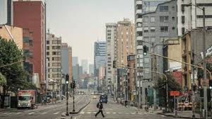 Los comerciantes acusan que decretar una nueva cuarentena en el centro de la ciudad podría afectar el comercio mayorista, la cual iniciará a partir de a partir de mañana y hasta el 30 de agosto bogotá tendrá una última etapa de cuarentena estricta en siete sectores de la ciudad: Que Se Puede Hacer Y Que No En La Nueva Cuarentena En Bogota Kienyke