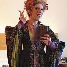 Keep the hair short on the sides just create a side parting and grow out your dreads on one side. Diy Hocus Pocus Winifred Sanderson Halloween Costume Popsugar Smart Living