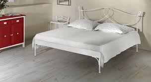 Betten aus metall geben es schon seit vielen jahrhunderten. Komforthohe Bett 90x200 Cm Aus Weissem Metall Odria