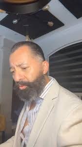 Humberto Estrada's Instagram, Twitter & Facebook