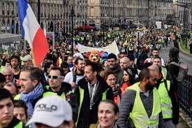 Antoine boudinet, gilet jaune qui a perdu une main lors d'une manifestation, est élu conseiller municipal à bordeaux. En Direct Gilets Jaunes Au Moins 84 000 Personnes Dans Les Rues Pour L Acte X