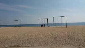 That makes it a strategic venue to visit by many locals as well as travelers. Mohd Faiz Bin Abdul Manan Pantai Batu Burok