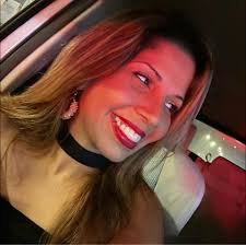 דפנה ארמוני", דפנה ארמוני, 1986 אלבום הבכורה הנפלא(אלבום פלטינה)של דפנה.  רוב השירים באלבום נכתבו והולחנו על ידי שלום חנוך(שהיה בן זוגה באותם ימים)  ועובדו על ידיו וע"י משה לוי. האלבום כלל להיטים