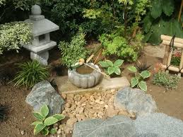Dans toutes les grandes jardinerie tu as un espace pour ça et ça ne revient pas très chère, avec une bonne musique zen tu seras prète à. Jardin Japonais Jardin Zen Nos Conseils Pratiques Pour Bien Le Creer Cote Maison