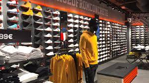 Wahrscheinlich wurde mit snipes das erste. Mehr Platz Fur Neue Konzepte Snipes Erweitert Flache Im Berliner Flagship Store