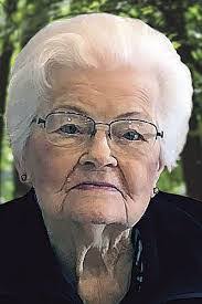 Maxine Parker's Instagram, Twitter & Facebook