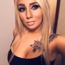 Amber Eversole's Instagram, Twitter & Facebook