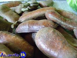 Que se realizan sin ayuda de juguetes tecnológicamente complejos, sino con el propio cuerpo o con recursos fácilmente disponibles en la naturaleza (arena, rocas, ciertos huesos como las tabas, hojas, flores, palos, colores, pedazos de ramas, etc) o entre objetos caseros. Puerto Rico Y Sus Juegos Juguetes Tradicionales