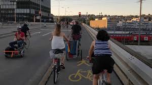Auf der webseite von critical mass zürich steht dazu: Erste Critical Mass In Der Ostschweiz Dank Nachhilfe Aus Zurich Wechseln Die Frauenfelder Velofahrer Auf Die Uberholspur