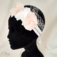 Pour elle, les marques comblent chaque saison ses envies avec un retour en force du rétro dans les rayons. Headband Mariage Retro Chic Fleurs Voilette Personnalisable