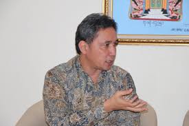 Ucapan selamat pun mengalir dari sejumlah pesohor negeri, termasuk dari sutradara joko anwar dalam akun twitter @jokoanwar, dilantik hari ini di kemendikbud: Hilmar Farid Direktorat Pelindungan Kebudayaan
