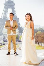 Splendide foto esplorano il tema prewed. Pre Wedding Photography In Paris French Wedding Style