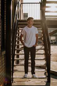 How to pose in pictures for guys. 9 Male Poses Prompts For Portrait Photos Click Love Grow