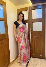 Urvashi Rautela reveals her first look for this Tamil remake! check out the image. - SKJ Bollywood News