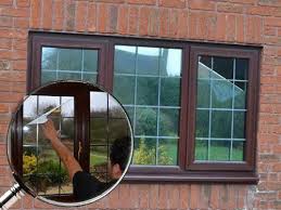 Schon Geschutzt Vor Sonne 30 Ideen Fur Sonnenschutzfolien Fenster Dunkelverspiegelt Knowabout Com Sicht Exterior Blinds Windows And Doors Sun Protection