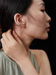 Teksturowany gruby mankiet do uszu, nie przebijający mankiet do uszu ze  srebra próby 925, złoty kolczyk